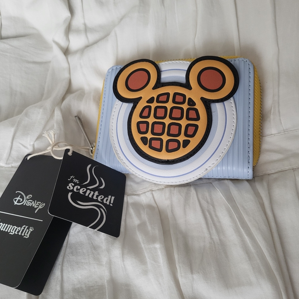 NWT Loungefly Waffle Scented Disney Mickey Mouse Backpack and Matching Wallet - Picture 4 of 16